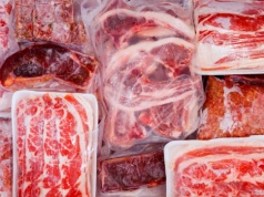 Tego nigdy nie rób przed zamrożeniem kurczaka czy wieprzowiny! Prosty błąd może kosztować zdrowie