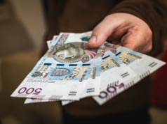 Ci seniorzy dostaną dodatkowe 400 zł. Nowy bon już ruszył, ale obowiązuje ważna zasada