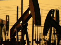 Wahania na cenach ropy. Rynek reaguje na plan uwolnienia strategicznych rezerw