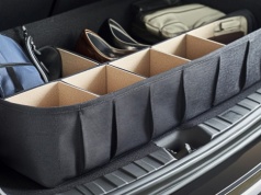 Kierowcy pokochali ten gadżet do bagażnika. Koniec z latającymi zakupami