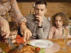 Co trzeci Polak ma kłopoty finansowe. Winne są nie zarobki, lecz to co wynosimy z domu