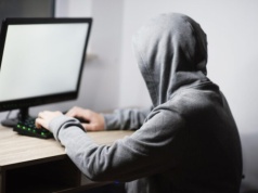 Myślał, że jest anonimowy w sieci. 52-latek z Żor usłyszał poważne zarzuty