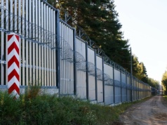 Zima opóźniła prace, ale zapora powstanie. Czterometrowy płot na granicy