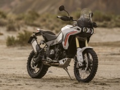 Ducati DesertX w nowej odsłonie. Producent obiecuje jeszcze lepsze możliwości w terenie