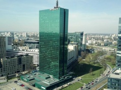 Wieżowiec-symbol z PRL-u idzie pod buldożer. Bronią go jak tylko się da