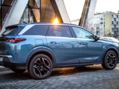 Rozpoczynamy test nowego 7-osobowego Peugeot 5008 Plug-In Hybrid GT. Co ma na wyposażeniu rodzinny SUV?