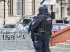 Budynek warszawskiego liceum ostrzelany