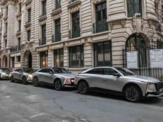 Luksusowy DS N°8 nie tylko dla kierowców. Pierwsi klienci dostali od DS coś, czego nie kupi się w salonie