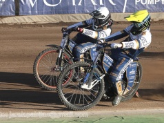 Żużel. Motor odsłonił drugi kevlar! Jest nawiązanie do barw klubowych!