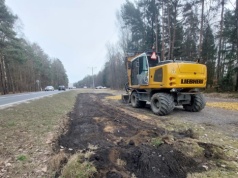 Koniec darmowego postoju przy zalewie Nakło-Chechło. Jeden z parkingów przy DW 908 będzie płatny