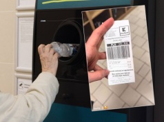 Pracuje w hotelu. Pokazała, ile można zarobić na zebranych butelkach