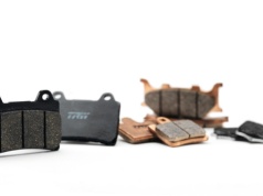 TRW wprowadza nowe klocki hamulcowe do motocykli