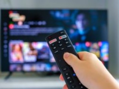 Oglądasz za darmo? Obejrzysz reklamy. YouTube stawia na spoty bez pomijania