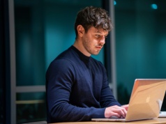 Koszty faktoringu – z czego się składają i jak je obniżyć?