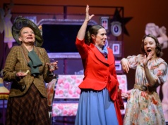 Komedia Bałuckiego wraca na deski Teatru Cieszyńskiego. Scena Polska zaprezentowała  „Niewolnice z Pipidówki”