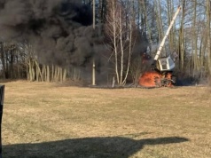 Pożar maszyny leśnej. Pojazd cały objęty był ogniem