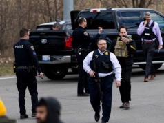 Uzbrojony napastnik wjechał samochodem w synagogę. Padły strzały, sprawca nie żyje