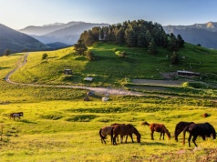 "Droga śmierci" na start. Region niemal odcięty od świata. Spokój i widoki wynagrodzą podróż