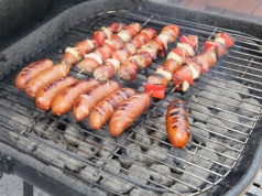 Czy można robić grilla na balkonie? O tych przepisy wielu zapomina. Mandat nawet 5 tys. zł