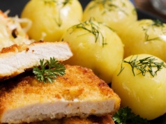 Odchudzony schabowy z zasmażaną kapustą. Przepis Karoliny Stolarskiej-Bigos