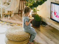 Dlaczego dzieci chcą oglądać te same bajki w kółko? "To dobre dla ich rozwoju"