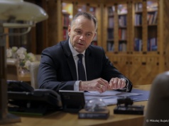 Nawrocki wetuje miliardy na armię. Tusk: „Prezydent stracił szansę, by być patriotą. Wstyd!”