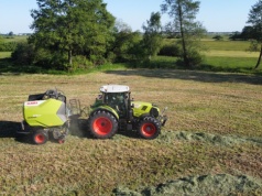 Ile zarabia dziś traktorzysta? Za co premie i bonusy?