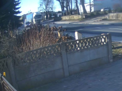 O włos od tragedii na pasach. Pieszy musiał uciekać przed ciężarówką