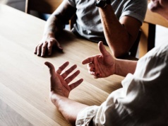 Bezpłatna pomoc mediatorów w Gdańsku. Wsparcie w sprawach rodzinnych, sąsiedzkich i pracowniczych