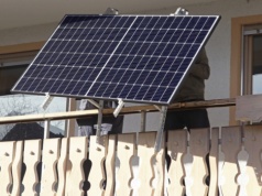 Założył fotowoltaikę na balkonie. Spółdzielnia każe mu wymienić elektrykę w całym bloku