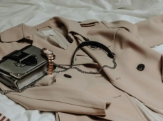 Szafa kapsułowa dla zabieganych: Koniec z porannym dramatem przed lustrem