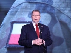 Politycy PiS popierają decyzję prezydenta w sprawie SAFE i krytykują rząd