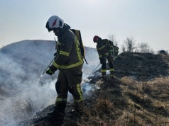 Apele nic nie dają. Tysiące pożarów traw