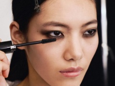 Makijaż wprost z hipnotyzującego pokazu Sarah Burton dla Givenchy na jesień i zimę 2026