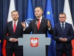 Polacy podzielenie prawie po równo ws. weta prezydenta do ustawy o SAFE. W internecie stos wulgaryzmów wobec głowy państwa