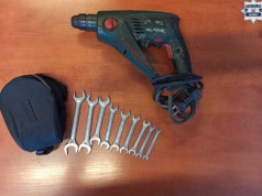 Włamania do piwnic w Raciborzu. Policja odzyskała przedmioty i szuka ich właścicieli