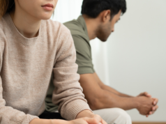 Udaje, że Cię kocha? Zobacz, jak to sprawdzić