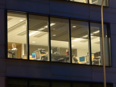 Polski pracownik: zadowolony z pracy, ale coraz bardziej zestresowany