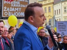 „Nie dla S7 przez południe Krakowa”. Protest w centrum miasta. Gibała: „Mieszkańcy muszą patrzeć władzy na ręce”