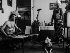 Szwed Swd i Macias wypuścili „Sweter znanej marki”