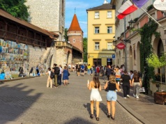 Podróże po Polsce zdrożeją? Nowa opłata turystyczna podniesie ceny noclegów