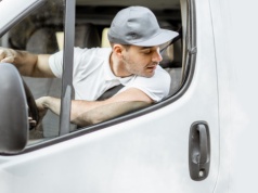 Szukają kierowców „kaucyjnych”. Kurierzy już im zazdroszczą