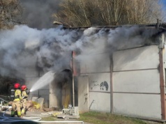 Pożar hali magazynowej przy szpitalu we Wrocławiu