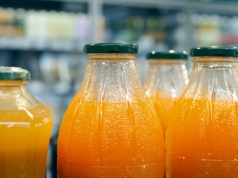 Spleśniały posmak, oszustwa na etykietach. Są wyniki kontroli soków