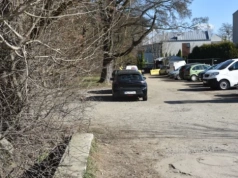 Ulica na Maślicach ma być przejezdna na całej długości. Mieszkańcy boją się o park i drzewa