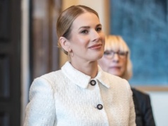 Marta Nawrocka w eleganckiej kreacji na otwarciu wystawy. Ekspertka załamuje ręce