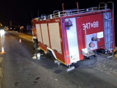 Z wozu strażackiego urwały się koła…