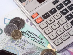 Dodatkowe 200 zł z ZUS jeszcze przed Wielkanocą. Seniorzy się ucieszą, wystarczy wypełnić formularz