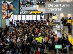 Bilety nie zdrożeją. Rząd przegrał w sądzie sprawę o ruch na lotnisku w Amsterdamie