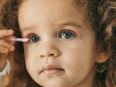 Dziewczynki używają kosmetyków na potęgę. Dermatolog: "Najmłodsza pacjentka miała 9 lat i dwie kosmetyczki"